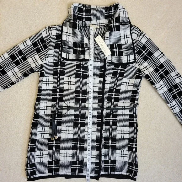 Ava Couture Wrap Sweater NWT Women Large Shall Collar Acrylic Black White Chunky - Picture 9 of 12